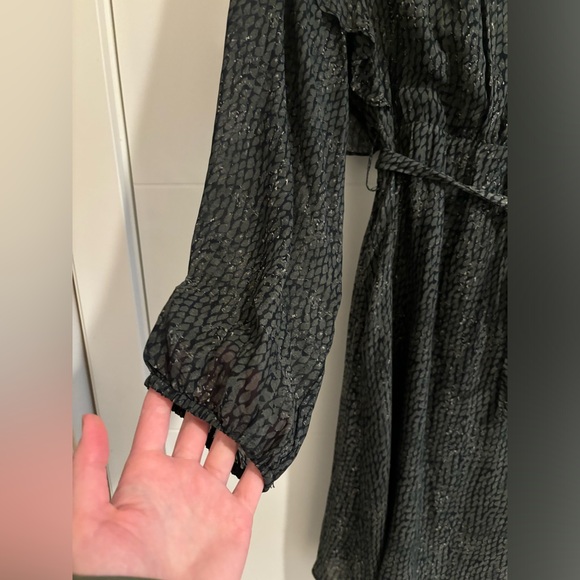 Circle of Trust - Evie Dress - Picture 2 of 6